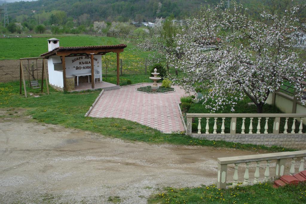 Vacation Home Yoanna Treavna Exterior foto